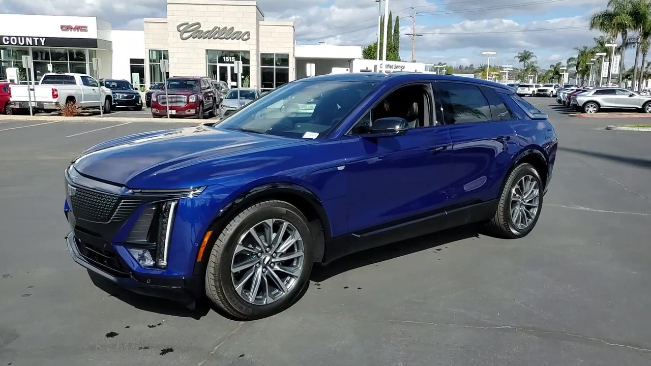 2024 Cadillac Lyriq Sport photo 4