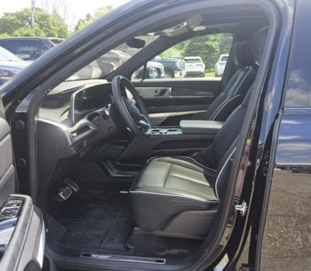 Used 2026 CADILLAC VISTIQ Platinum SUV
