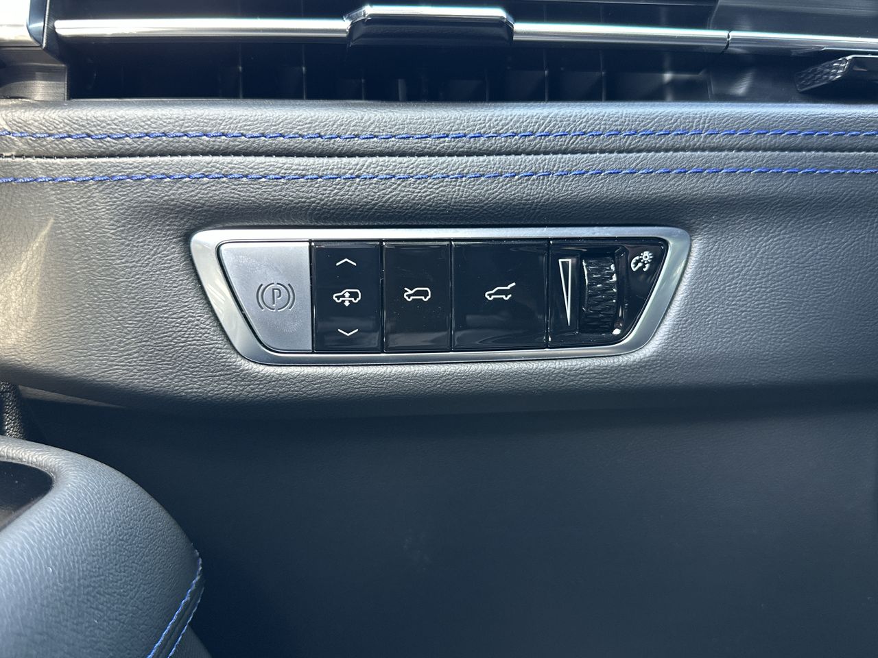 2026 Cadillac Escalade IQ Sport - Photo 54