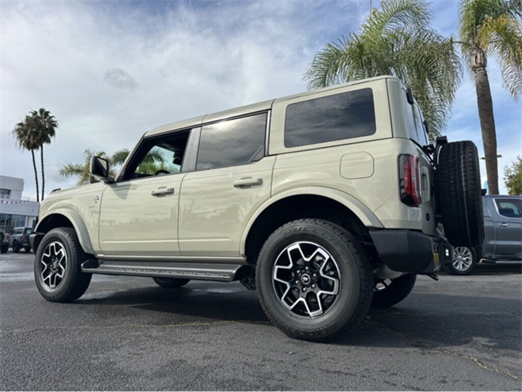 New 2025 Ford Bronco Outer Banks SUV