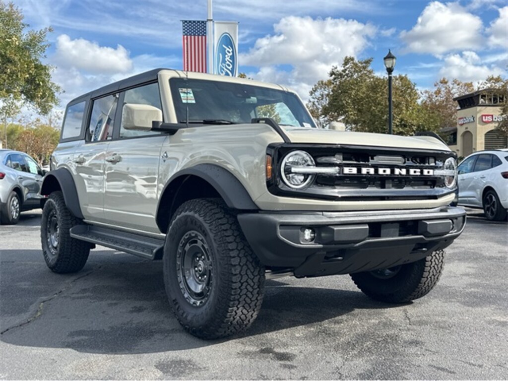 New 2025 Ford Bronco Outer Banks SUV