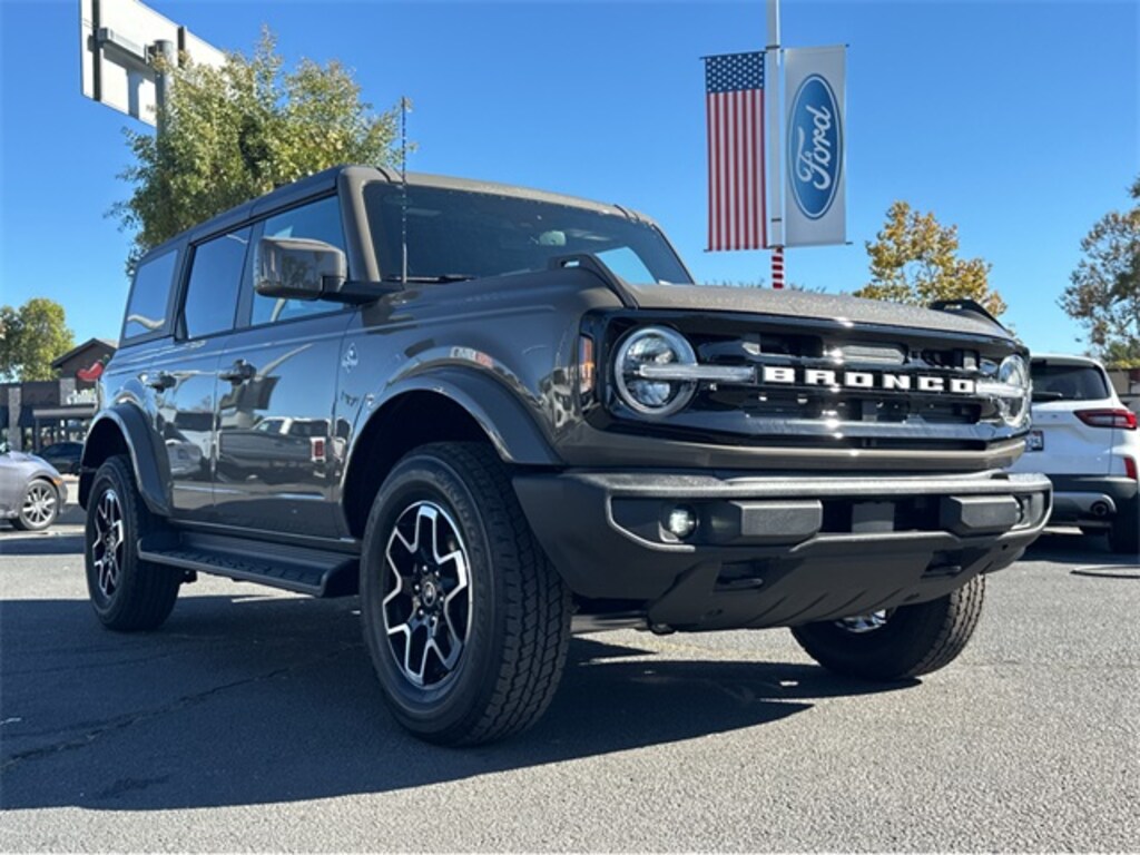 New 2025 Ford Bronco Outer Banks SUV