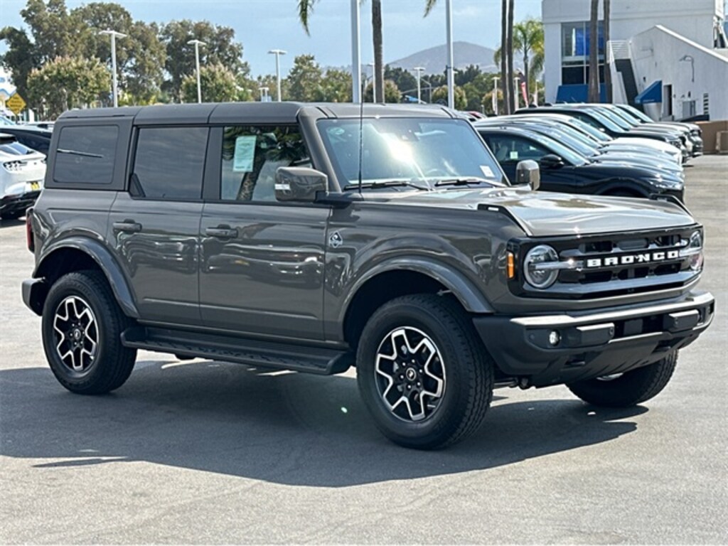 New 2025 Ford Bronco Outer Banks SUV
