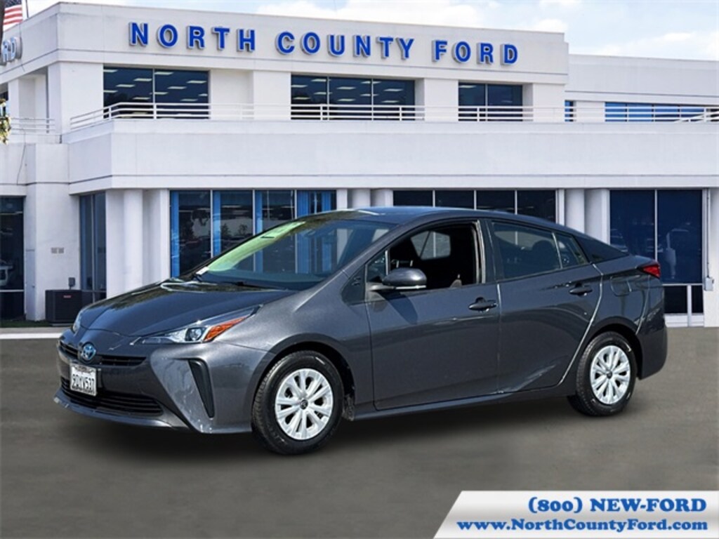 Used 2022 Toyota Prius L Hatchback