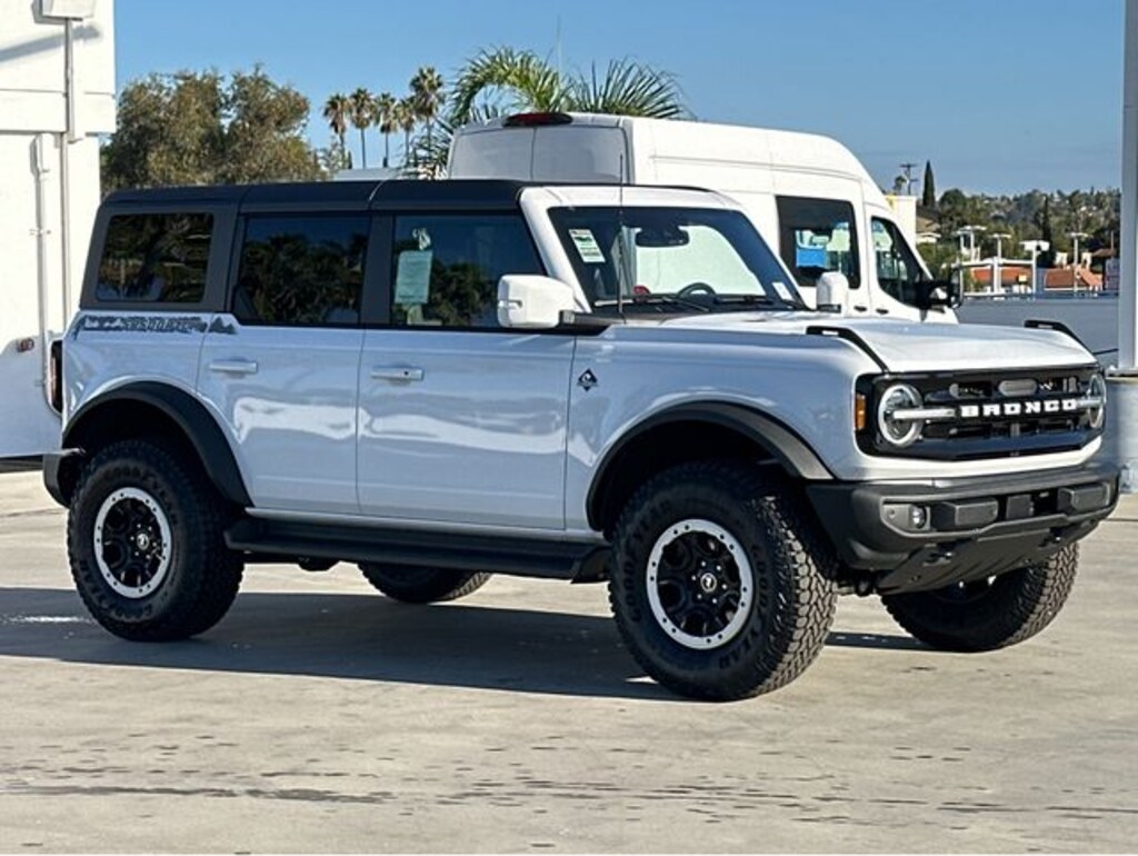 New 2025 Ford Bronco Outer Banks SUV