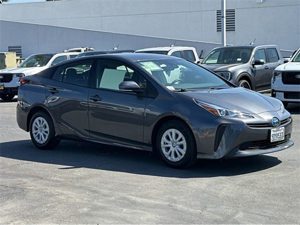 Used 2022 Toyota Prius L Hatchback