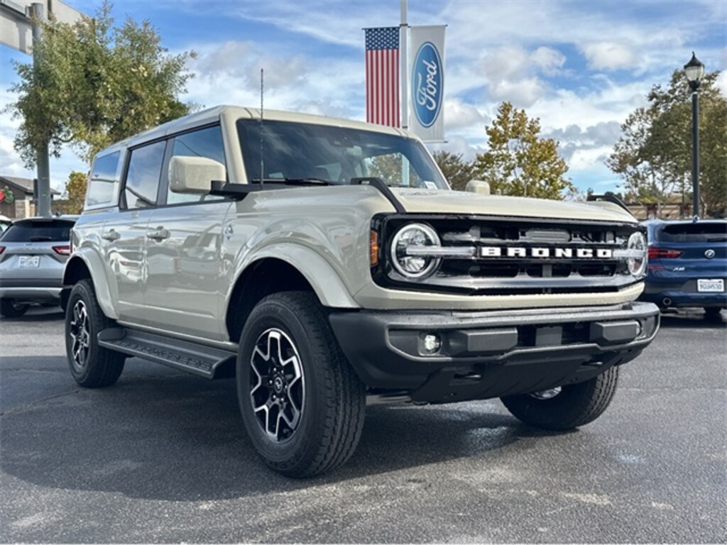 New 2025 Ford Bronco Outer Banks SUV