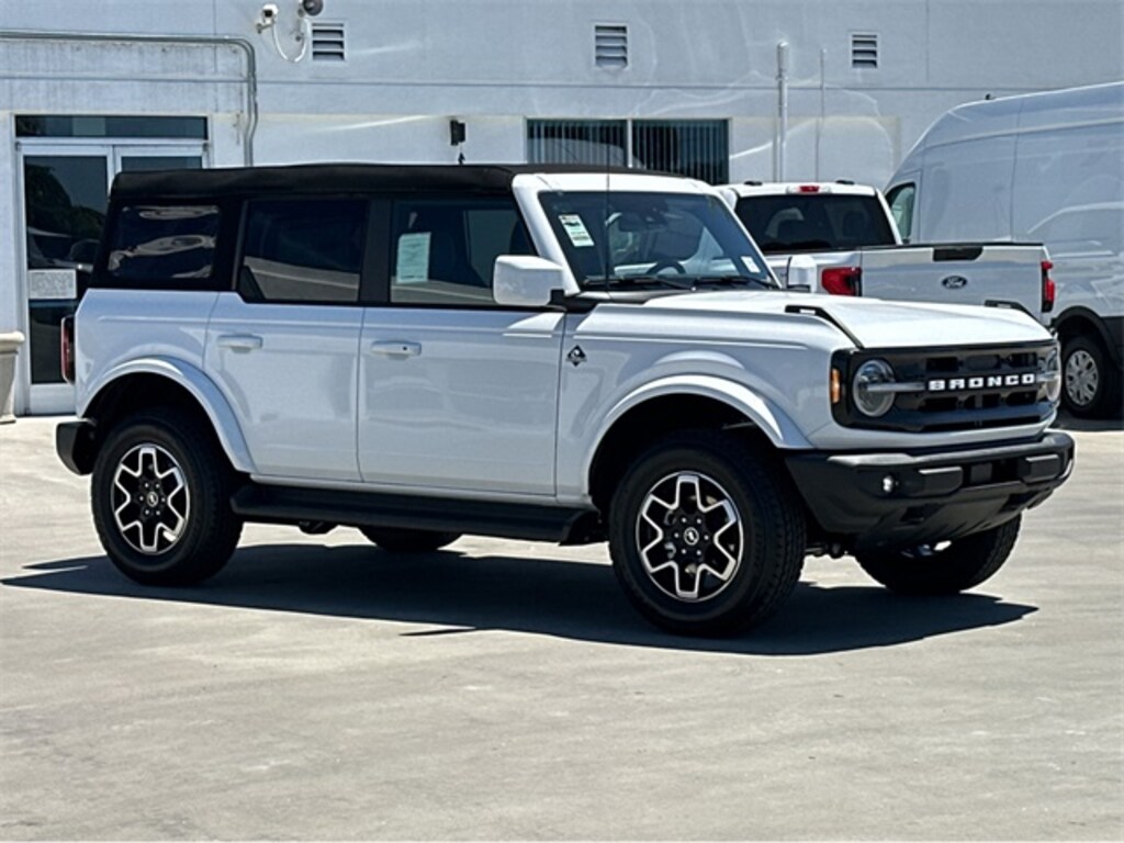 New 2025 Ford Bronco Outer Banks SUV