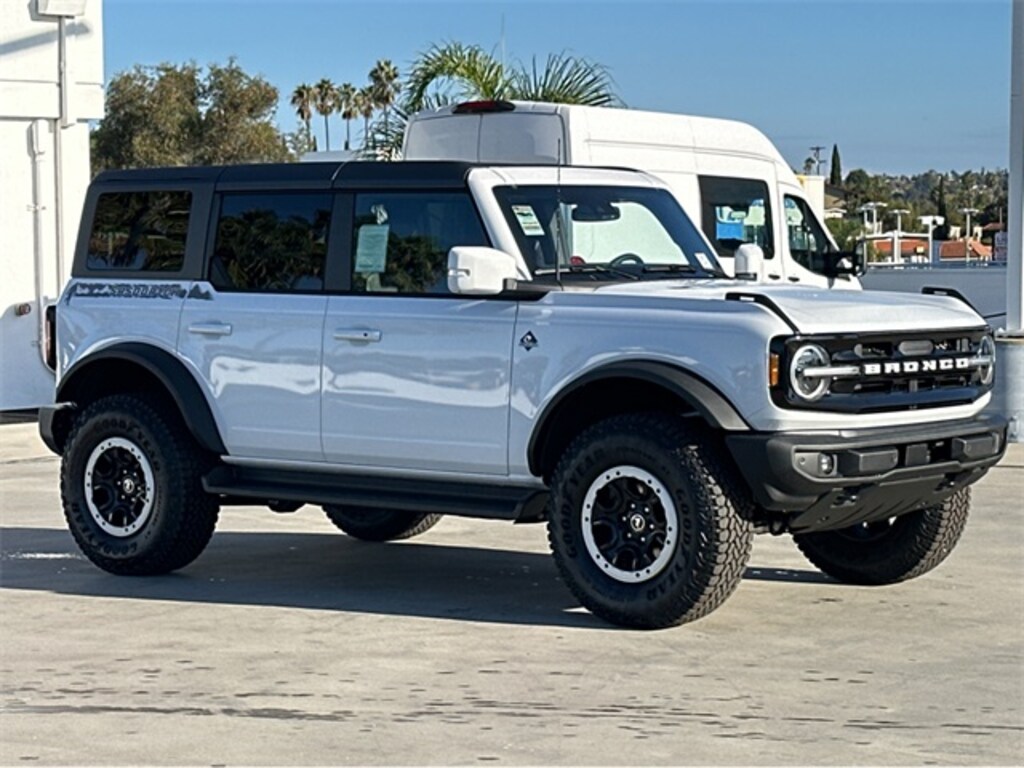 New 2025 Ford Bronco Outer Banks SUV