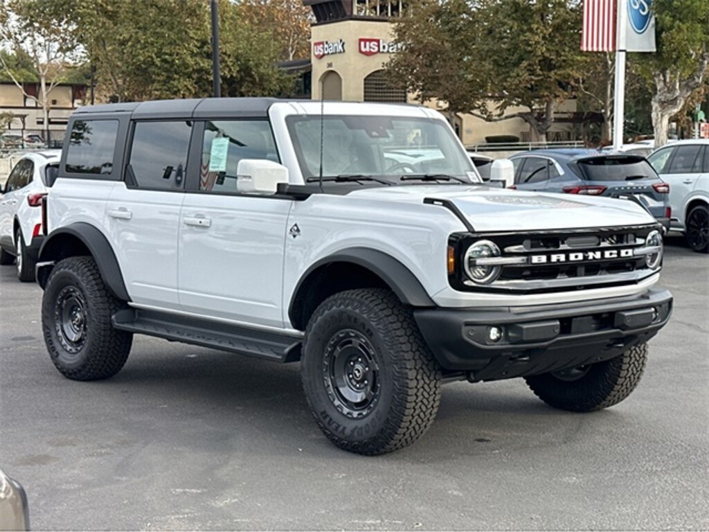 New 2025 Ford Bronco Outer Banks SUV