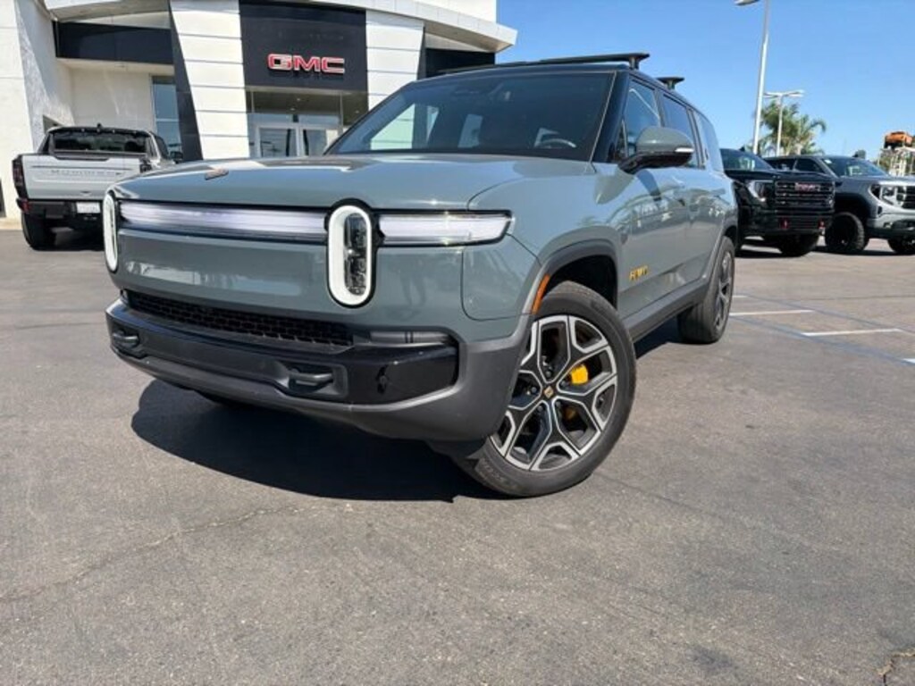 Used 2025 Rivian R1S Premium
