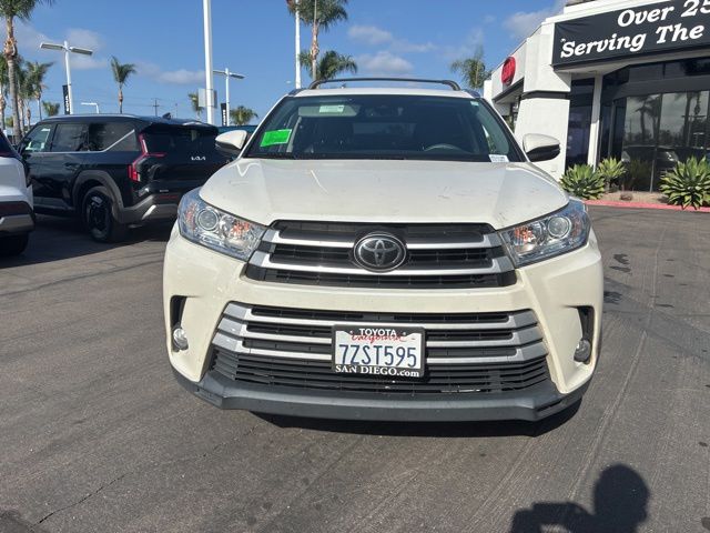 2017 Toyota Highlander XLE V6 photo 2