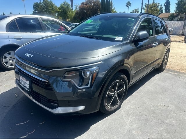 2023 Kia Niro SX photo 2