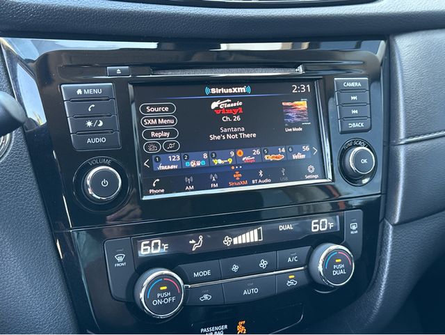 2019 Nissan Rogue SV photo 3