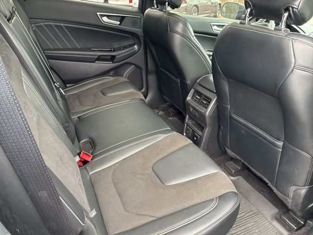 2019 Ford Edge ST photo 4