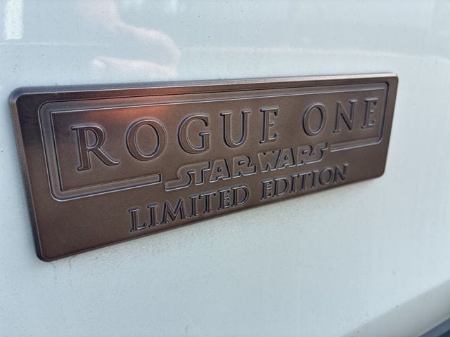 2017 Nissan Rogue SV photo 4