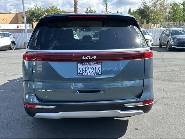 2023 Kia Carnival EX photo 4