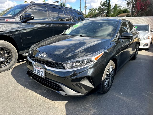 2023 Kia Forte LXS photo 3