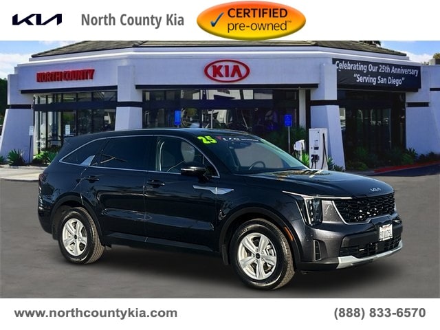 2025 Kia Sorento LX's photo