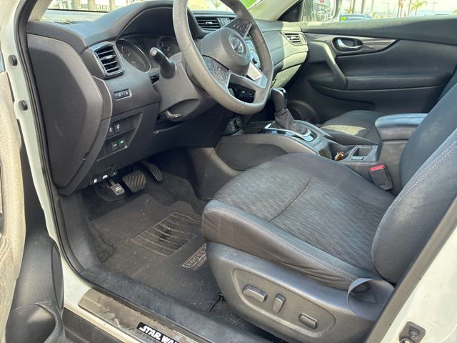 2017 Nissan Rogue SV photo 5