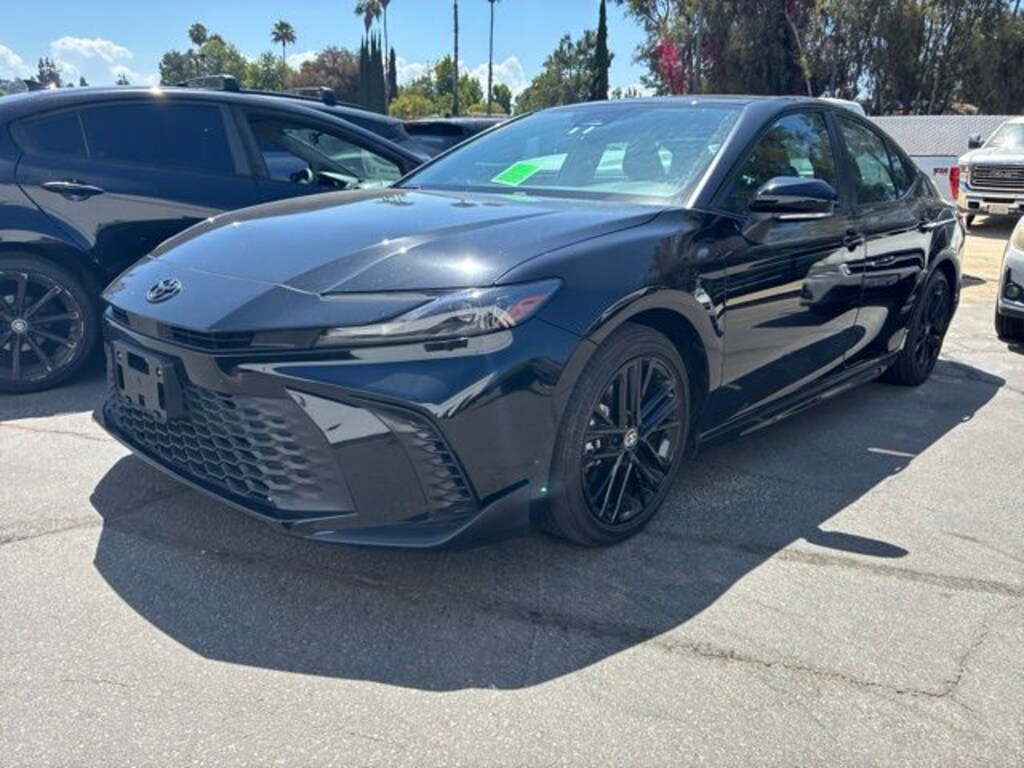Used 2025 Toyota Camry SE Sedan