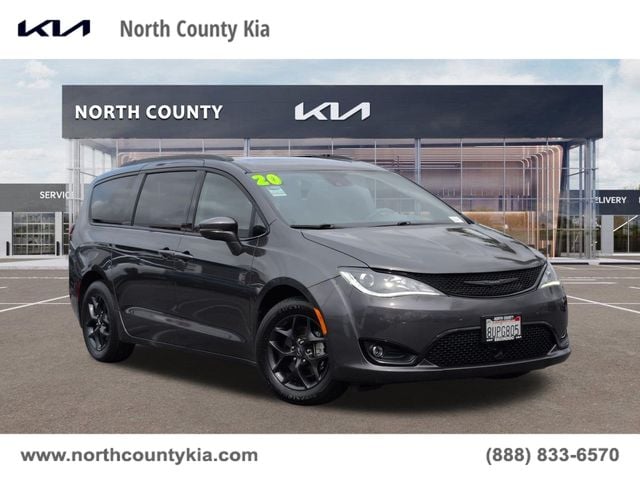 2020 Chrysler Pacifica Limited's photo