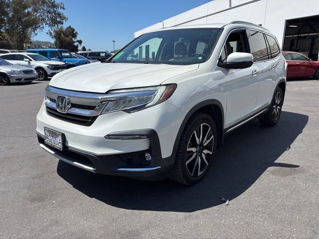 2019 Honda Pilot Touring 7-Passenger FWD photo 3