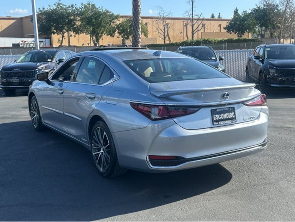 Used 2022 Lexus ES 300h Sedan