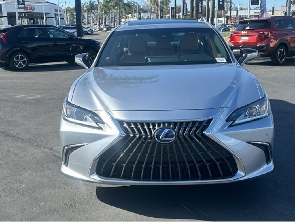 Used 2022 Lexus ES 300h Sedan