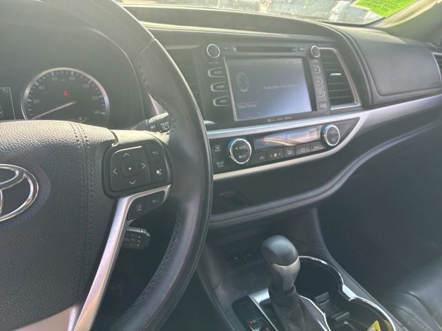 2017 Toyota Highlander XLE V6 photo 6