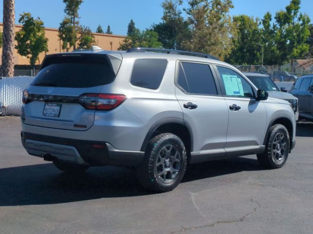 Used 2025 Honda Pilot TrailSport SUV