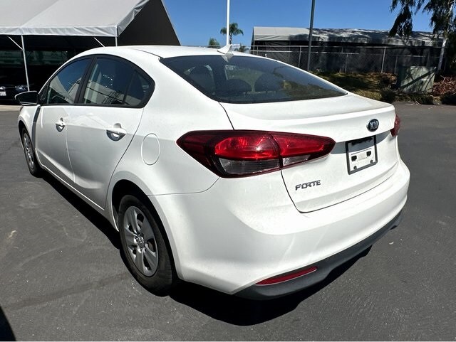 2017 Kia Forte LX Base photo 4