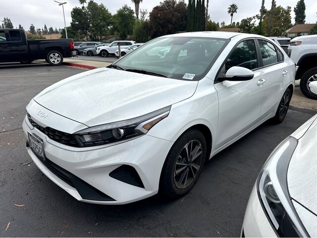 2023 Kia Forte LXS photo 3