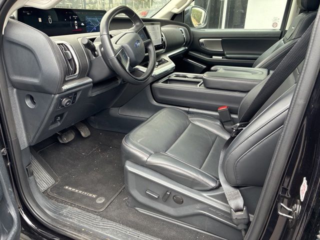2025 Ford Expedition Platinum photo 4