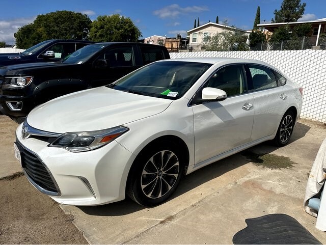 2016 Toyota Avalon XLE photo 3