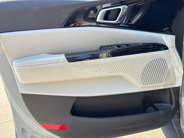 2023 Kia Carnival EX photo 5