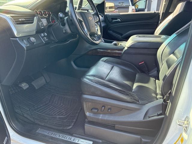 2019 Chevrolet Suburban LT photo 6