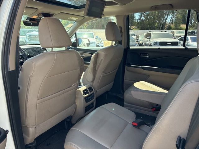 2019 Honda Pilot Touring 7-Passenger FWD photo 6