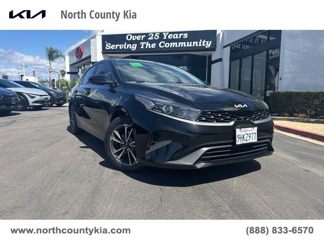 2022 Kia Forte LXS AT's photo