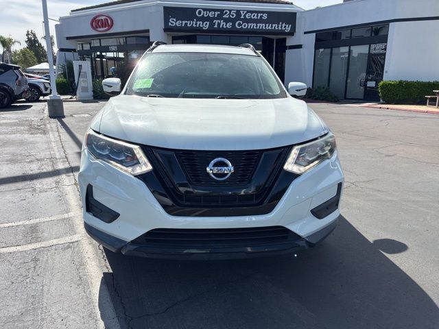 2017 Nissan Rogue SV photo 2