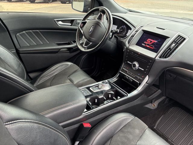 2019 Ford Edge ST photo 3