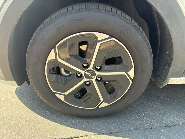 2025 Kia Niro EX photo 4