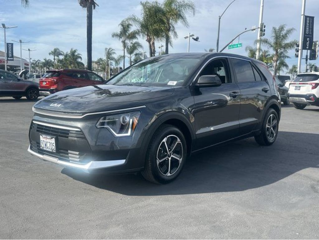 Certified 2025 Kia Niro LX SUV