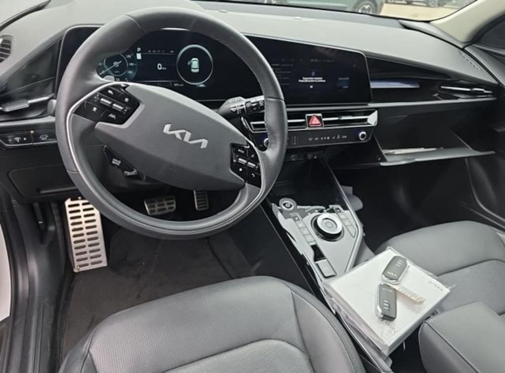 Used 2024 Kia Niro EV Wave SUV