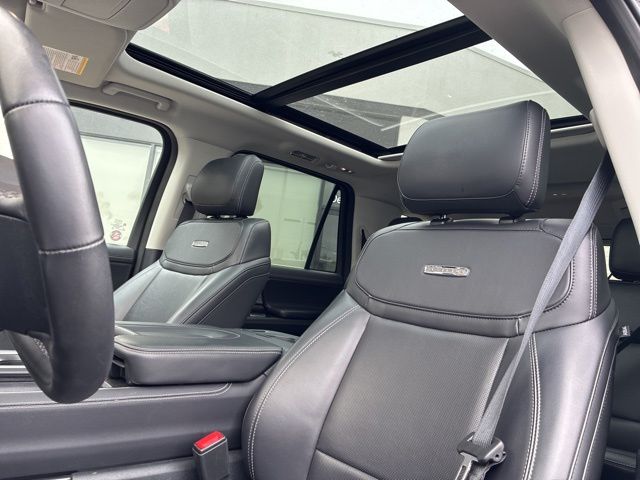 2025 Ford Expedition Platinum photo 5