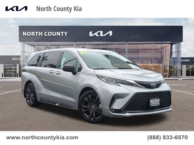 2021 Toyota Sienna XSE 7-Passenger Hybrid FWD's photo
