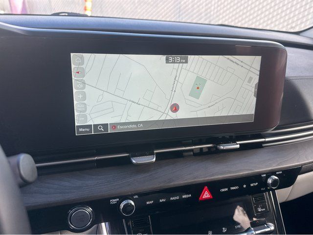 2024 Kia Carnival SX photo 3