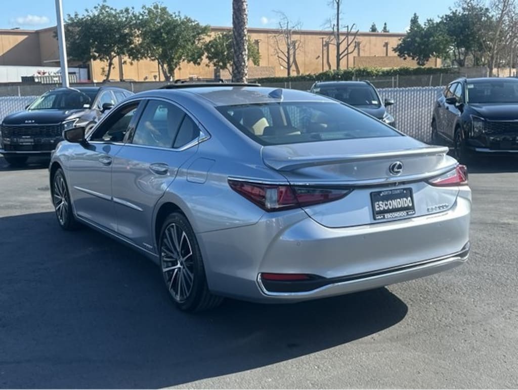 Used 2022 Lexus ES 300h Sedan