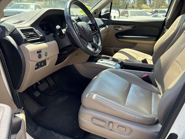 2019 Honda Pilot Touring 7-Passenger FWD photo 4