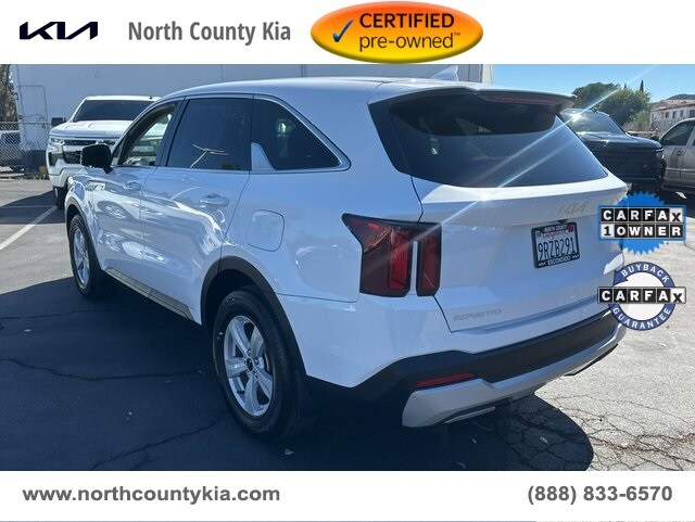 2025 Kia Sorento LX photo 4